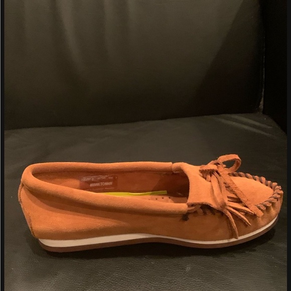 Minnetonka Women's Kilty Plus Moccasins - Brown - IN BOX - NEVER WORN - Picture 3 of 6